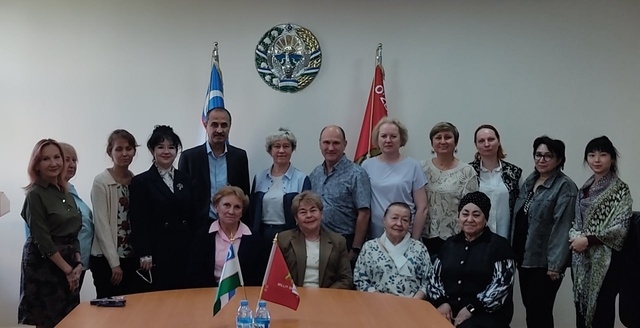 За заслуги в культуре и искусстве